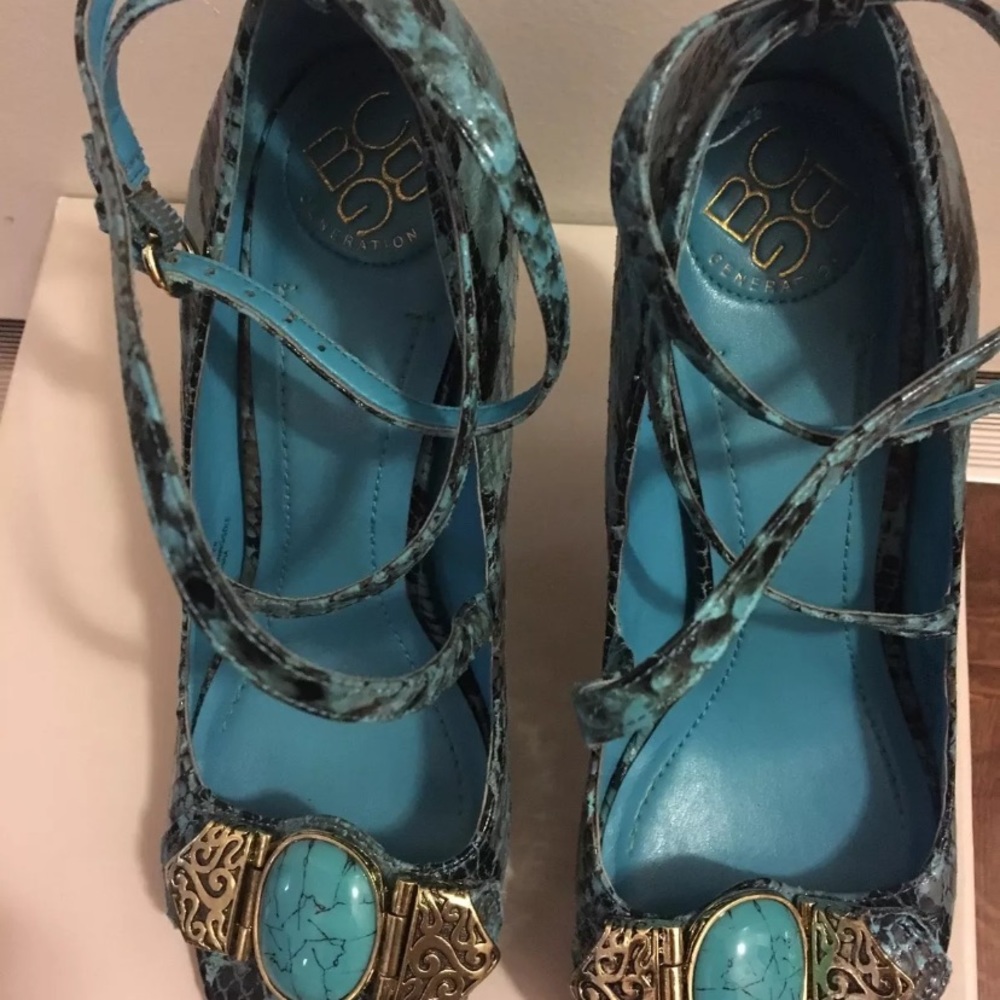 Shoes - Picture 4 of 5
